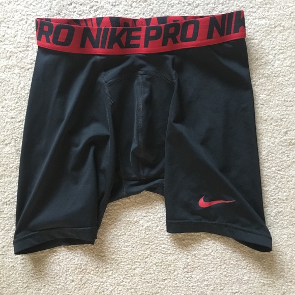 Men’s black and red Nike pro spandex Men’s black and red Nike pro spandex